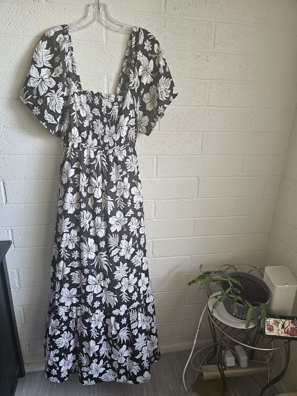 Rip Curl Floral Maxi Dress Black White Boho Short Sleeve Size M NWT $79.95